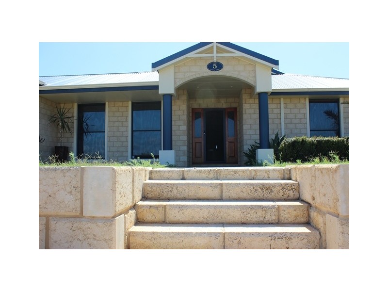 5 Dante Tarn, Wandina WA 6530