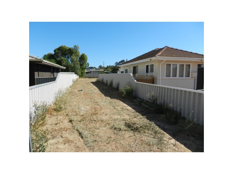 210 B Sixth Street, Wonthella WA 6530