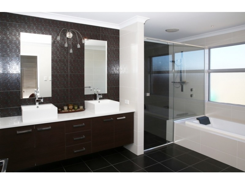 9 Surfside Terrace, Glenfield WA 6532