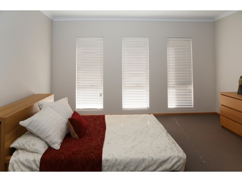 9 Surfside Terrace, Glenfield WA 6532