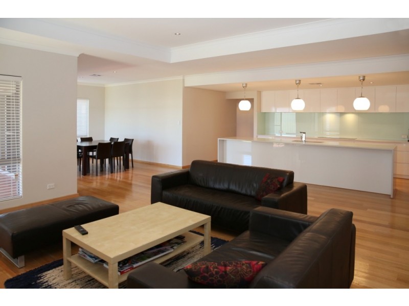 9 Surfside Terrace, Glenfield WA 6532