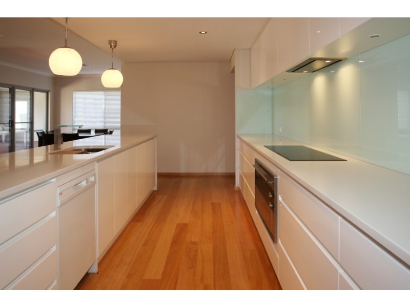 9 Surfside Terrace, Glenfield WA 6532