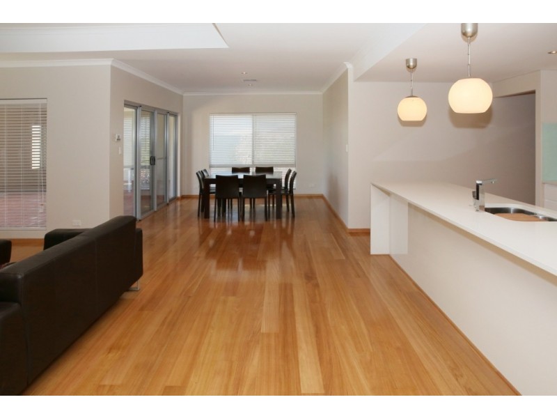 9 Surfside Terrace, Glenfield WA 6532