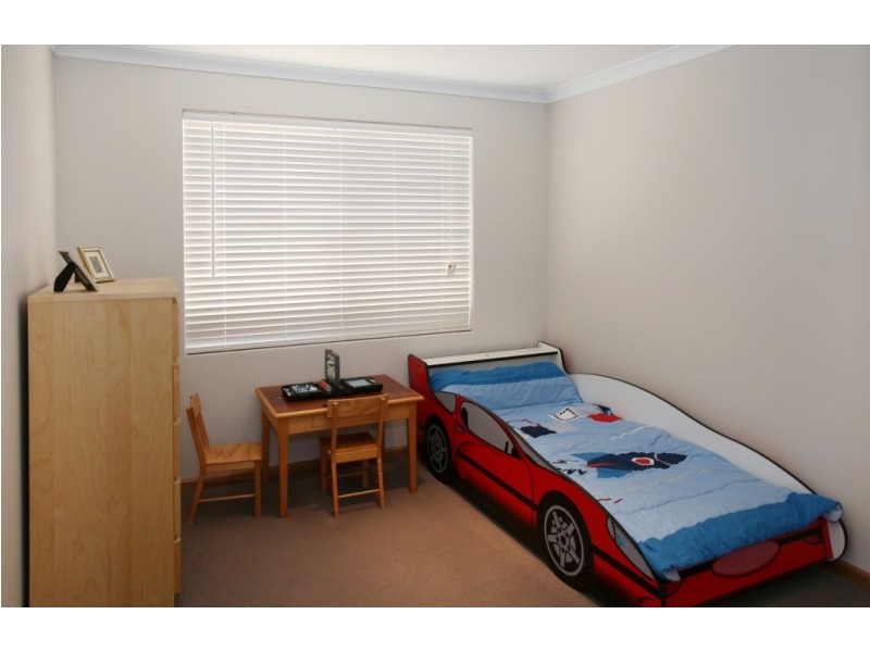 9 Surfside Terrace, Glenfield WA 6532