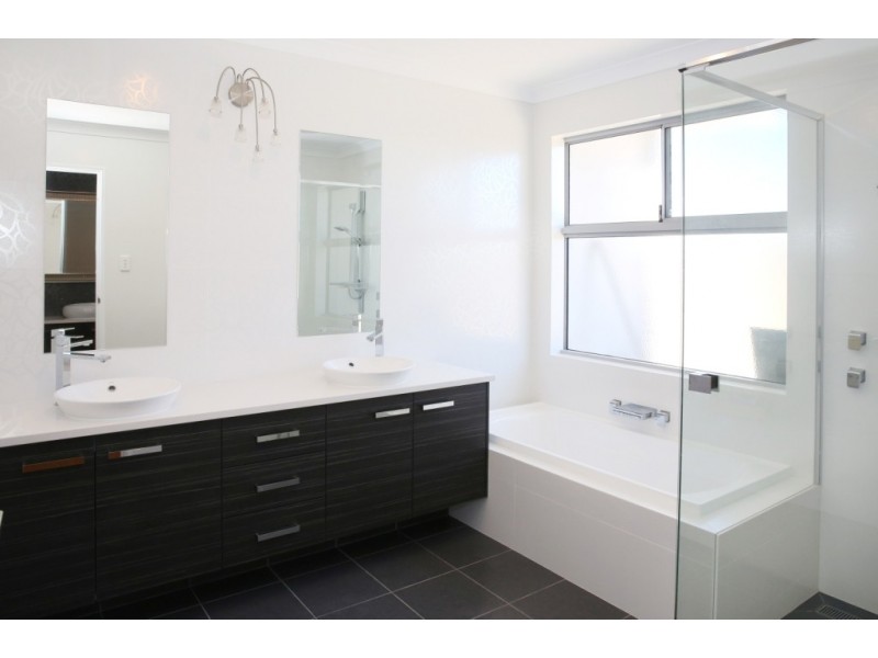 9 Surfside Terrace, Glenfield WA 6532