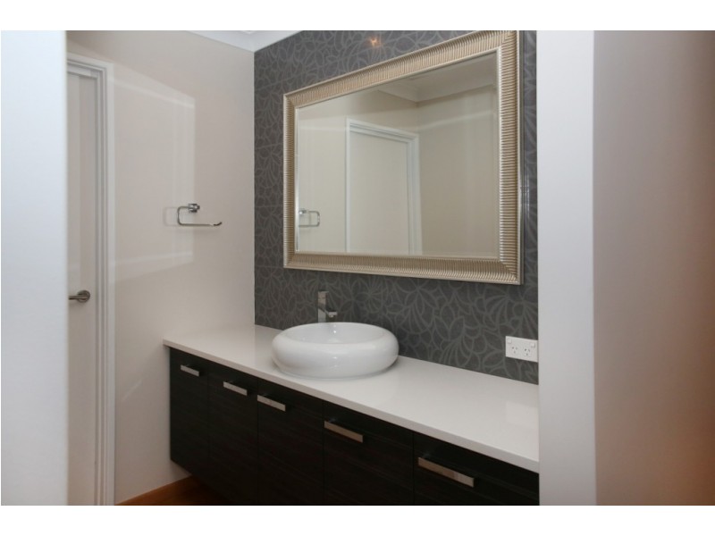 9 Surfside Terrace, Glenfield WA 6532