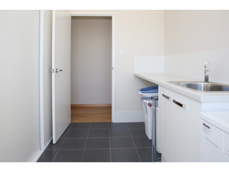 9 Surfside Terrace, Glenfield WA 6532