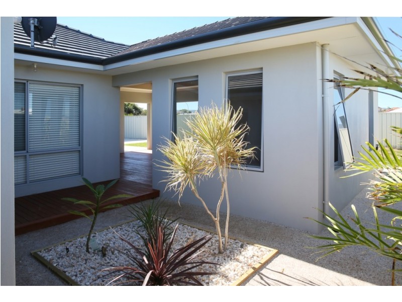 9 Surfside Terrace, Glenfield WA 6532