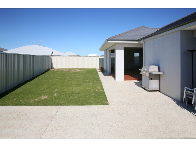 9 Surfside Terrace, Glenfield WA 6532