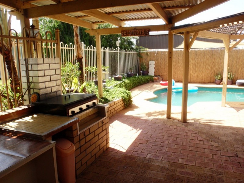 1 Glendinning Road, Tarcoola Beach WA 6530