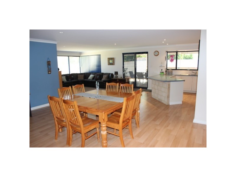 6 Shoalhaven Way, Drummond Cove WA 6532