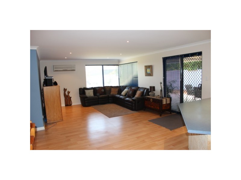 6 Shoalhaven Way, Drummond Cove WA 6532