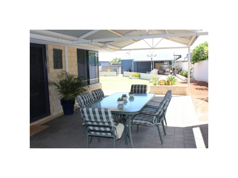 6 Shoalhaven Way, Drummond Cove WA 6532
