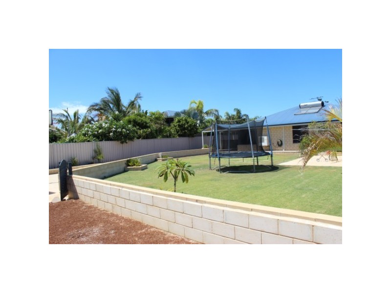 6 Shoalhaven Way, Drummond Cove WA 6532