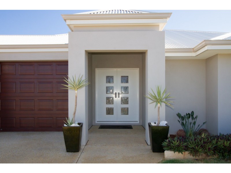 43 Reef Boulevard, Drummond Cove WA 6532