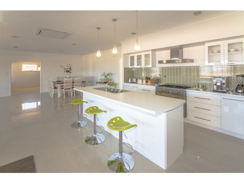 43 Reef Boulevard, Drummond Cove WA 6532