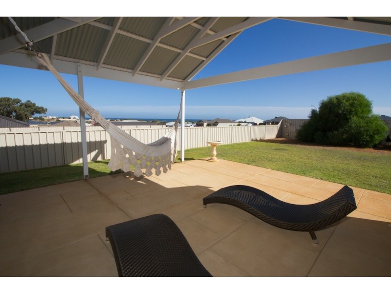 43 Reef Boulevard, Drummond Cove WA 6532