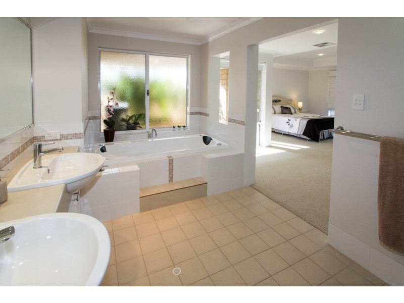 43 Reef Boulevard, Drummond Cove WA 6532