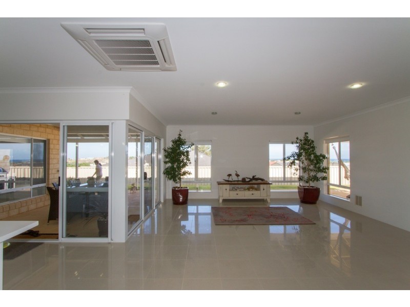 43 Reef Boulevard, Drummond Cove WA 6532