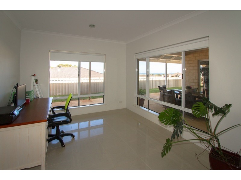 43 Reef Boulevard, Drummond Cove WA 6532