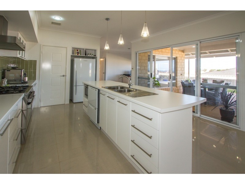 43 Reef Boulevard, Drummond Cove WA 6532