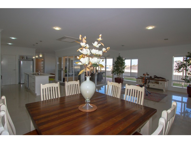 43 Reef Boulevard, Drummond Cove WA 6532