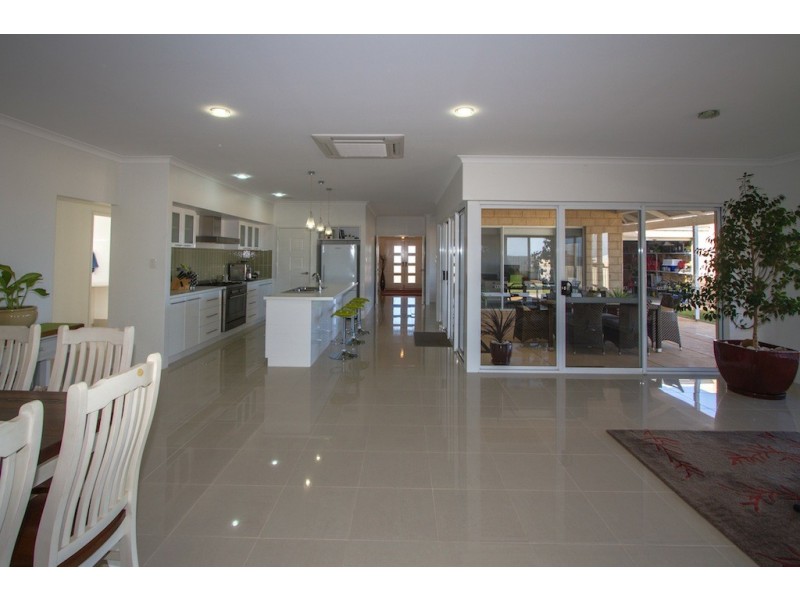 43 Reef Boulevard, Drummond Cove WA 6532