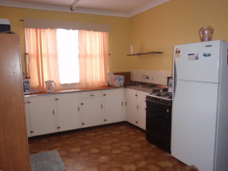 215 Evans Street, Beachlands WA 6530