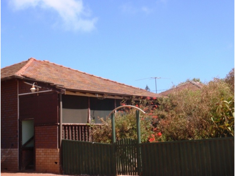 215 Evans Street, Beachlands WA 6530