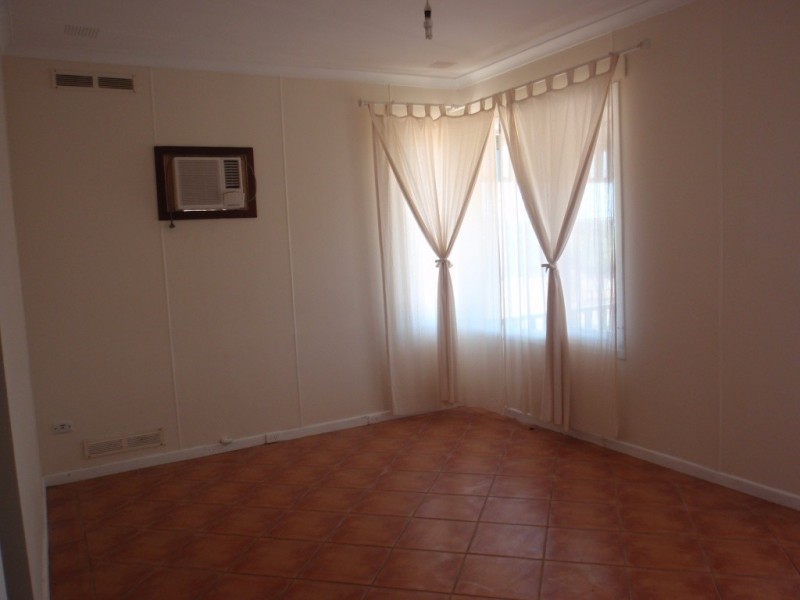 4 Erica Street, Rangeway WA 6530