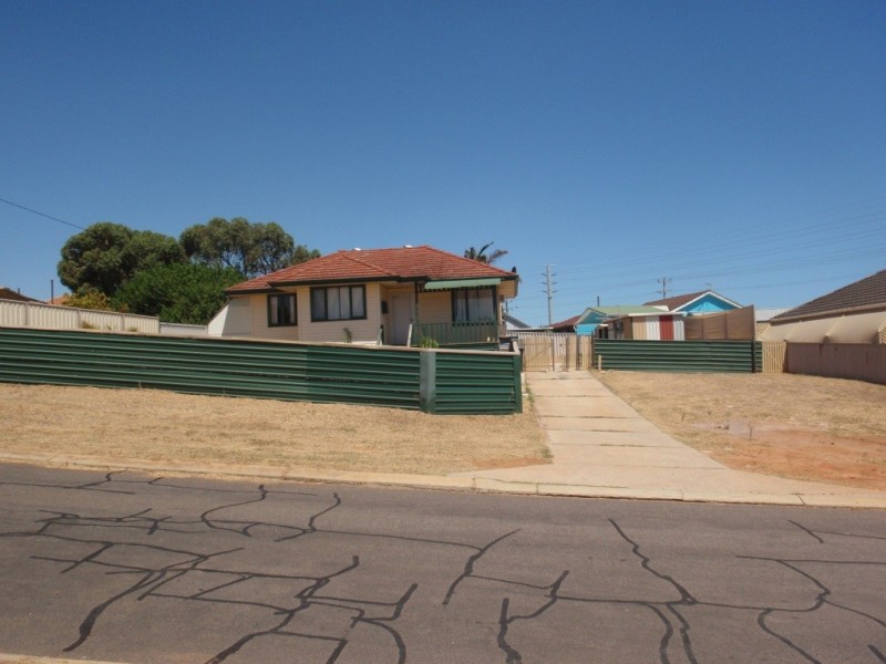 4 Erica Street, Rangeway WA 6530