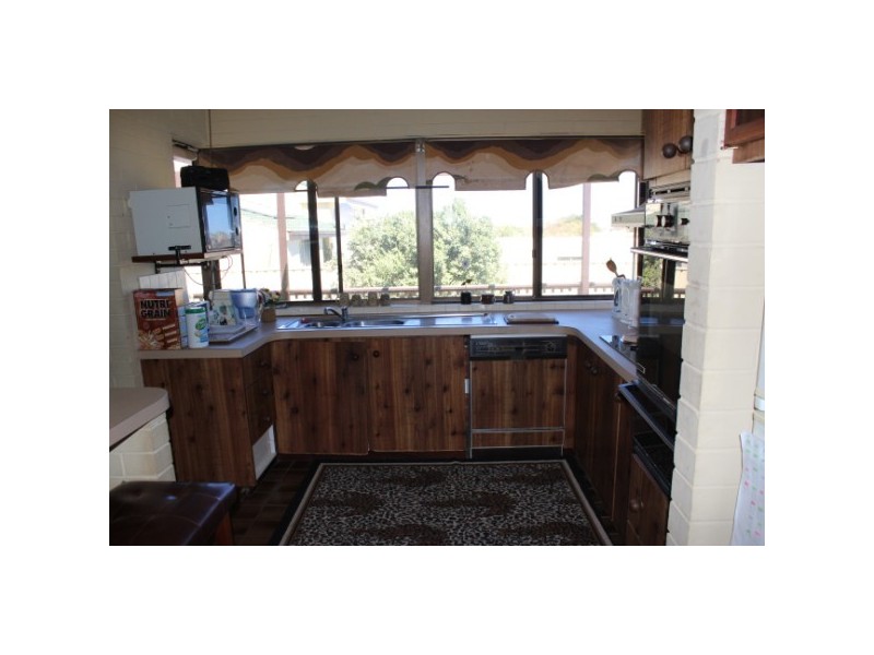 5 Lawson Place, Tarcoola Beach WA 6530