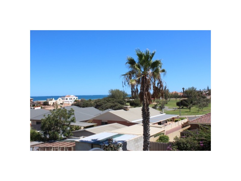 5 Lawson Place, Tarcoola Beach WA 6530