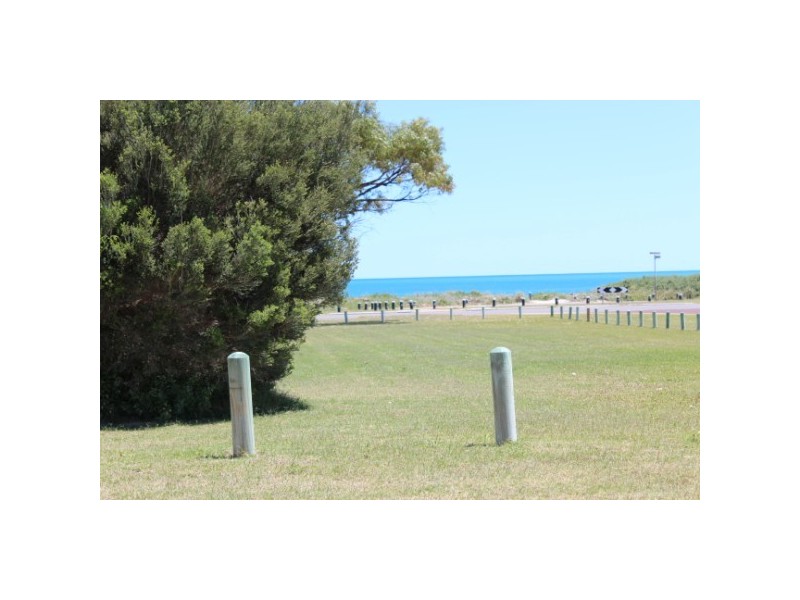 1 Estuary Way, Drummond Cove WA 6532