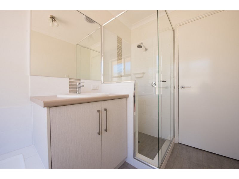 8 Castlefin Road, Utakarra WA 6530