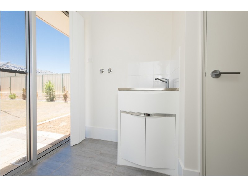 8 Castlefin Road, Utakarra WA 6530