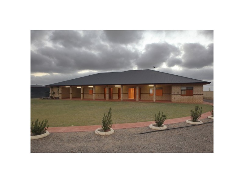 460 Hall Road, Waggrakine WA 6530