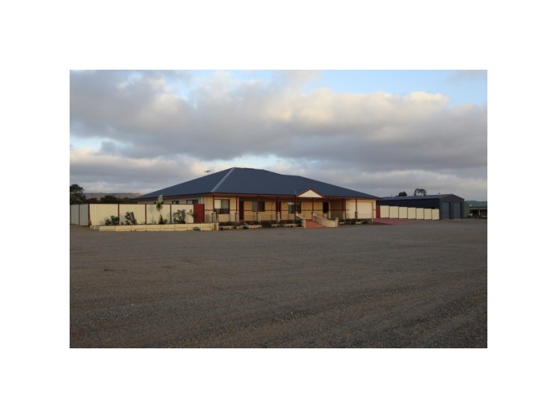 460 Hall Road, Waggrakine WA 6530