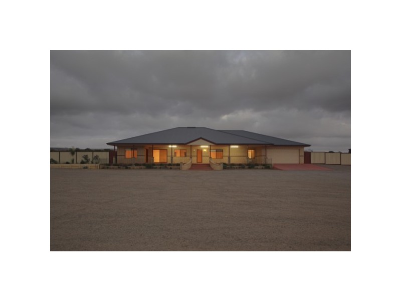 460 Hall Road, Waggrakine WA 6530