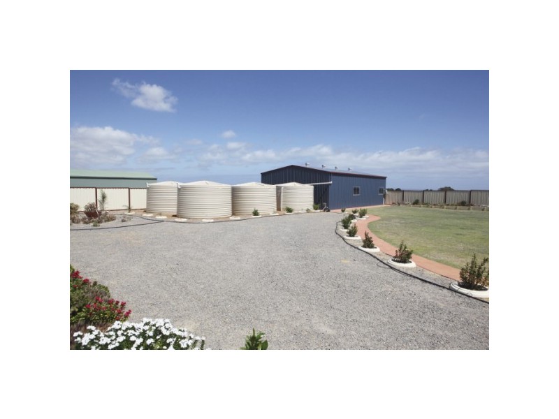 460 Hall Road, Waggrakine WA 6530