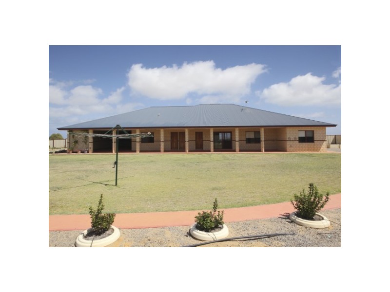 460 Hall Road, Waggrakine WA 6530