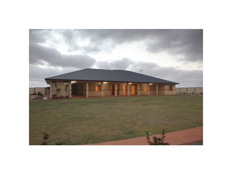460 Hall Road, Waggrakine WA 6530