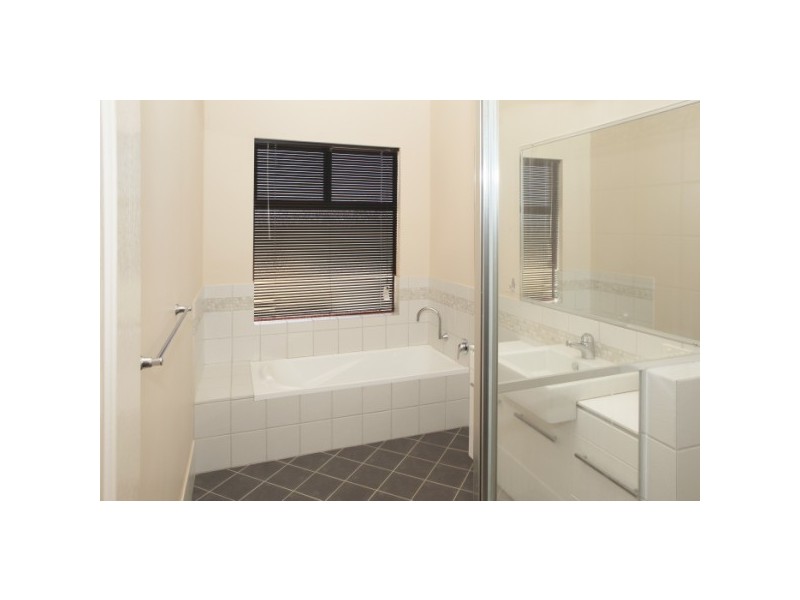 460 Hall Road, Waggrakine WA 6530