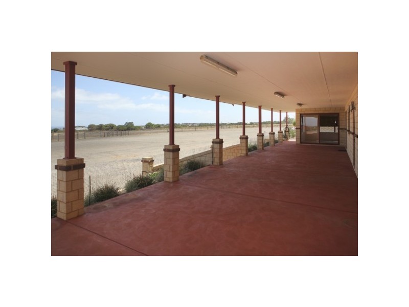 460 Hall Road, Waggrakine WA 6530
