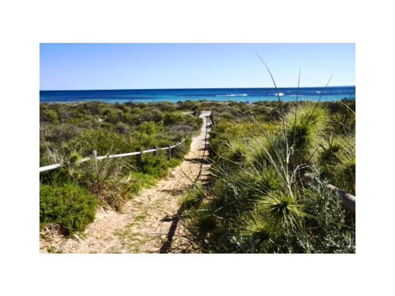 25 Stillwater Ave, Drummond Cove WA 6532