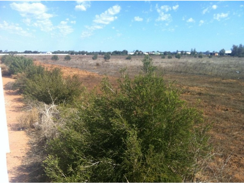 7 Lincoln Street, Deepdale WA 6532