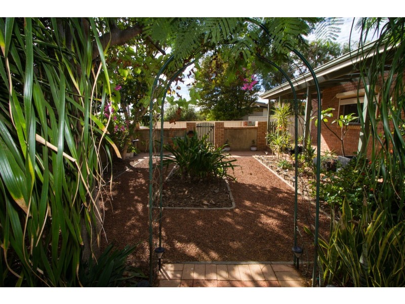 216 Sixth Street, Wonthella WA 6530