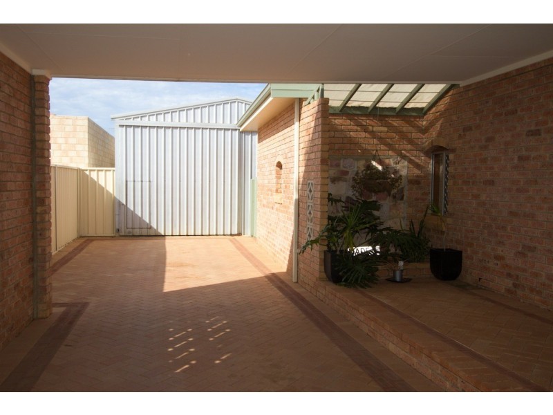 216 Sixth Street, Wonthella WA 6530