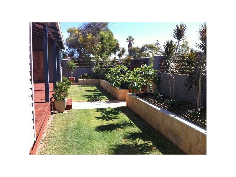 145 Shenton Street, Beachlands WA 6530