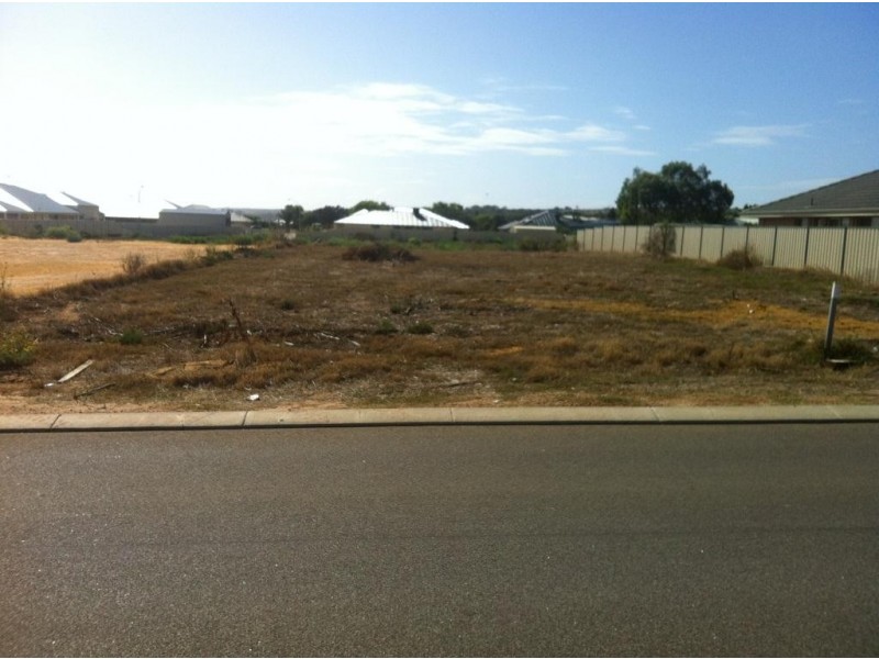 11 Reef Boulevard, Drummond Cove WA 6532